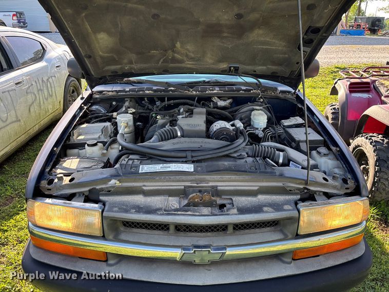 image for item FG0281 2003 Chevrolet S10 pickup truck