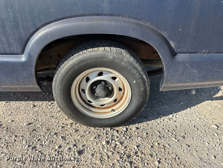 image for item FG0281 2003 Chevrolet S10 pickup truck