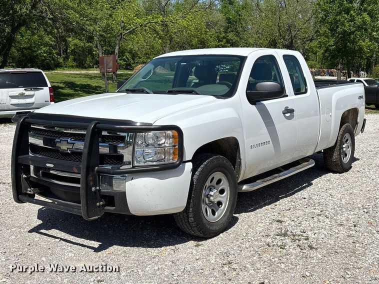 2012 Chevrolet Silverado 1500 Ext. Cab pickup truck
