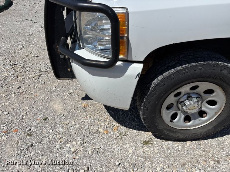 image for item FG0284 2012 Chevrolet Silverado 1500 Ext. Cab pickup truck