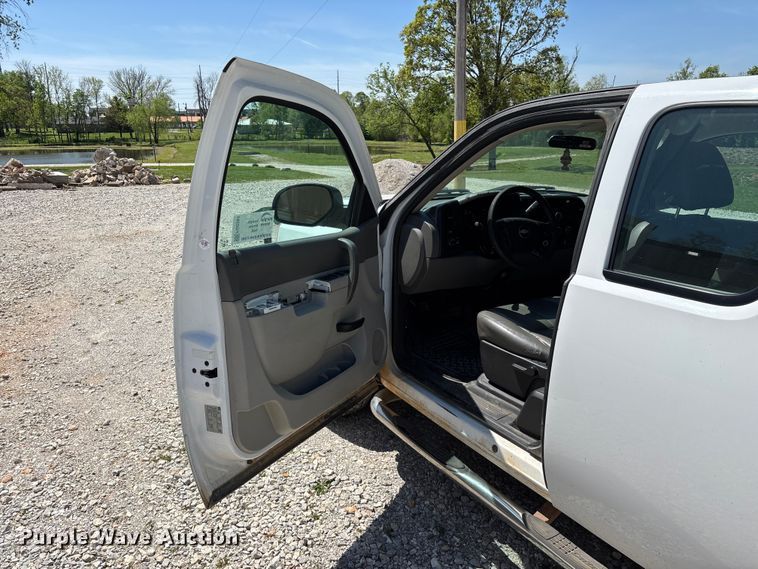 image for item FG0284 2012 Chevrolet Silverado 1500 Ext. Cab pickup truck