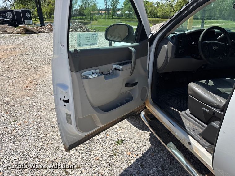 image for item FG0284 2012 Chevrolet Silverado 1500 Ext. Cab pickup truck