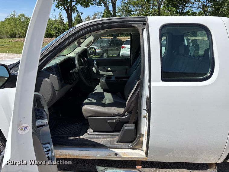 image for item FG0284 2012 Chevrolet Silverado 1500 Ext. Cab pickup truck