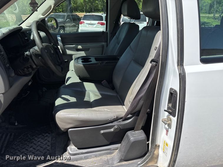 image for item FG0284 2012 Chevrolet Silverado 1500 Ext. Cab pickup truck