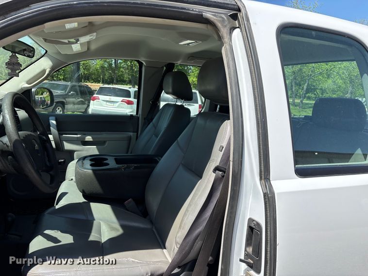 image for item FG0284 2012 Chevrolet Silverado 1500 Ext. Cab pickup truck