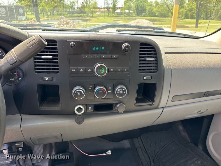 image for item FG0284 2012 Chevrolet Silverado 1500 Ext. Cab pickup truck