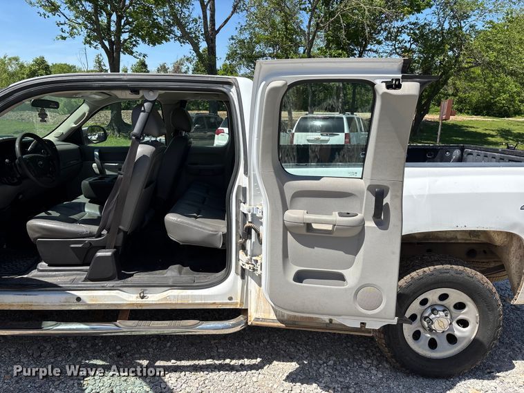 image for item FG0284 2012 Chevrolet Silverado 1500 Ext. Cab pickup truck
