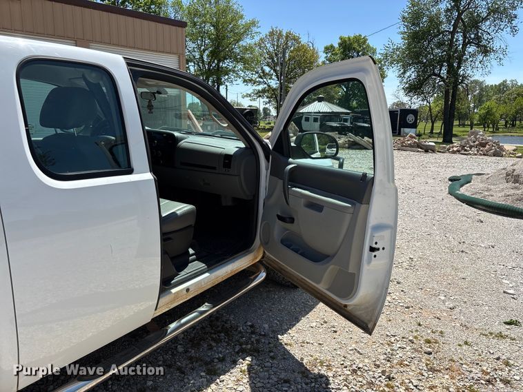 image for item FG0284 2012 Chevrolet Silverado 1500 Ext. Cab pickup truck