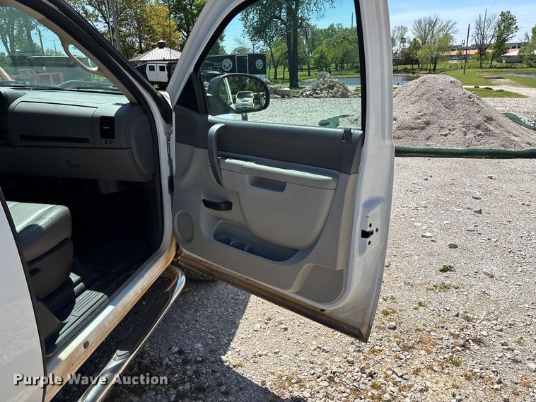 image for item FG0284 2012 Chevrolet Silverado 1500 Ext. Cab pickup truck