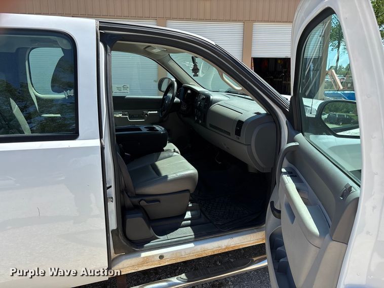 image for item FG0284 2012 Chevrolet Silverado 1500 Ext. Cab pickup truck