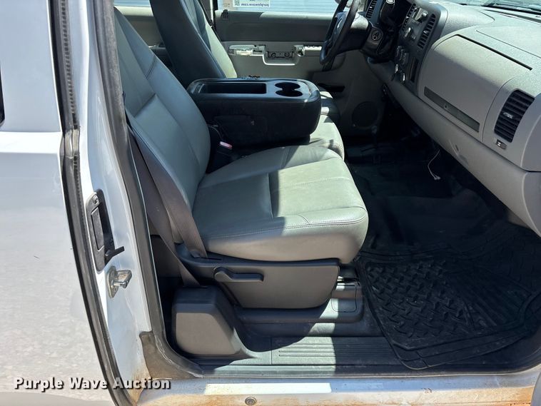 image for item FG0284 2012 Chevrolet Silverado 1500 Ext. Cab pickup truck