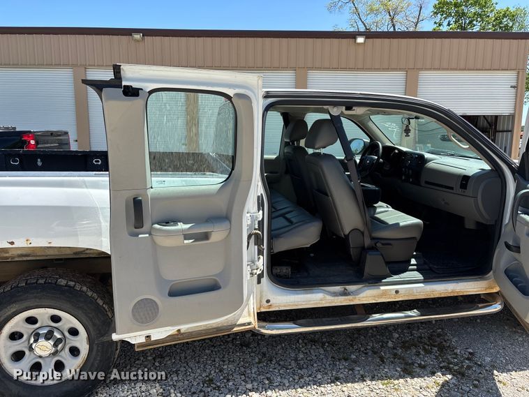 image for item FG0284 2012 Chevrolet Silverado 1500 Ext. Cab pickup truck