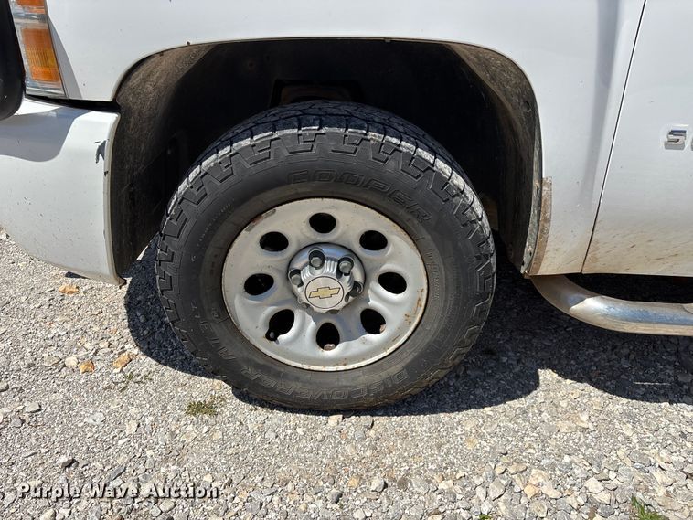 image for item FG0284 2012 Chevrolet Silverado 1500 Ext. Cab pickup truck