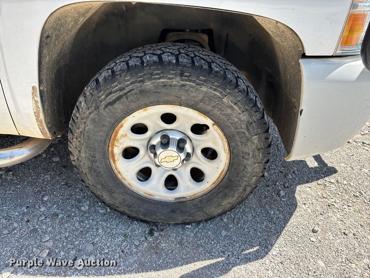 image for item FG0284 2012 Chevrolet Silverado 1500 Ext. Cab pickup truck