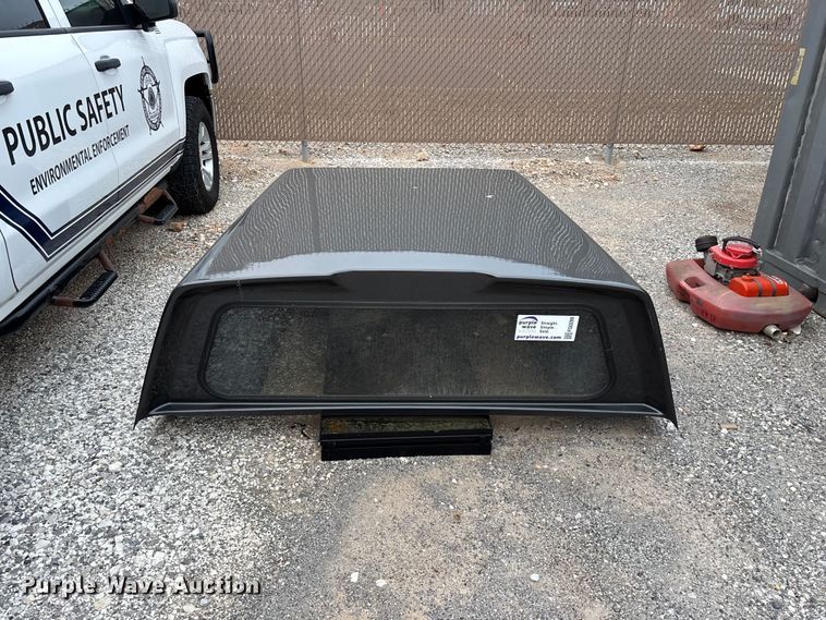 image for item FG0299 Leer pickup truck topper