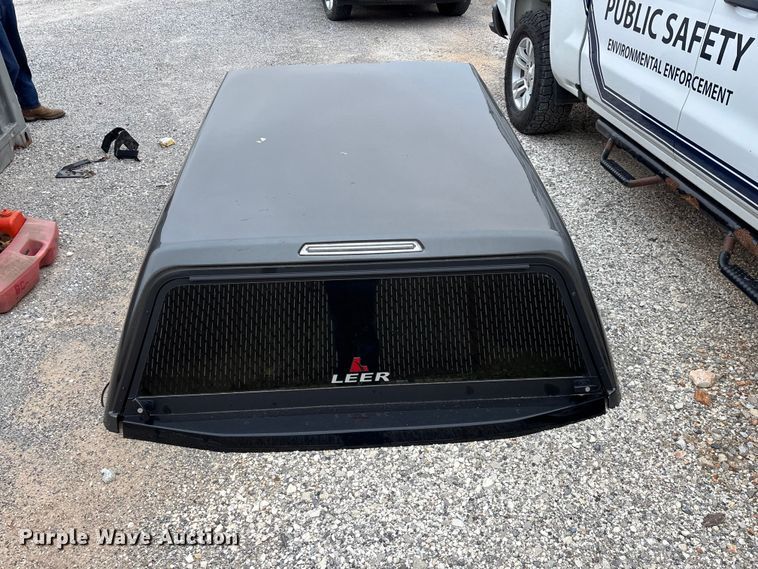 image for item FG0299 Leer pickup truck topper