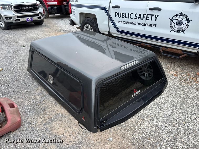 image for item FG0299 Leer pickup truck topper