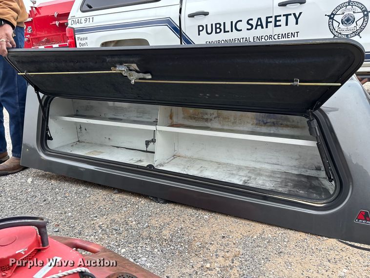 image for item FG0299 Leer pickup truck topper