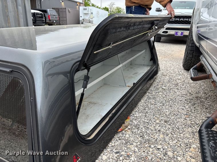 image for item FG0299 Leer pickup truck topper