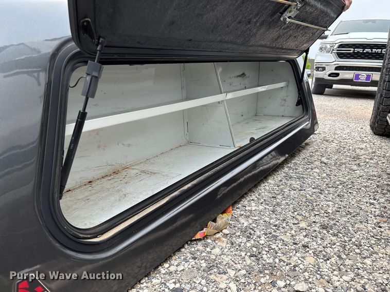 image for item FG0299 Leer pickup truck topper