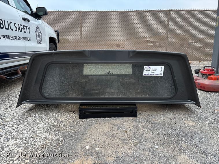 image for item FG0299 Leer pickup truck topper