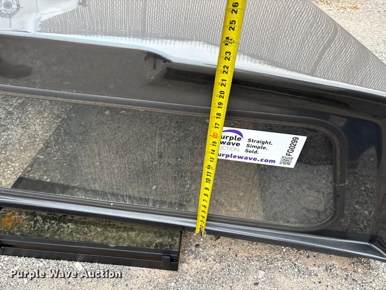 image for item FG0299 Leer pickup truck topper