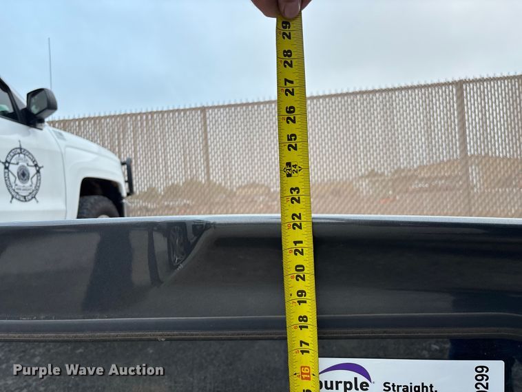 image for item FG0299 Leer pickup truck topper