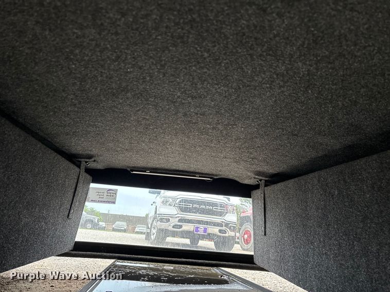image for item FG0299 Leer pickup truck topper