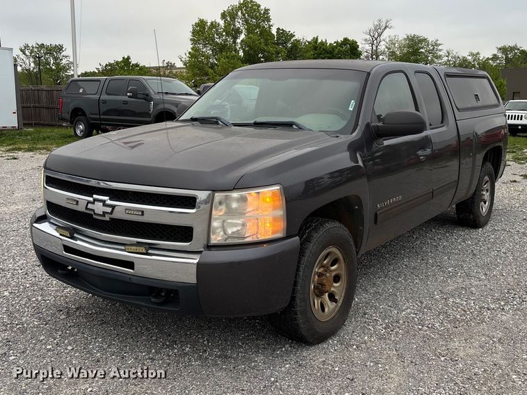 2011 Chevrolet Silverado 1500 Ext. Cab pickup truck