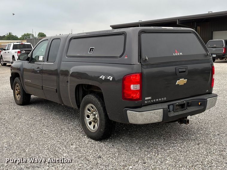 image for item FG0300 2011 Chevrolet Silverado 1500 Ext. Cab pickup truck