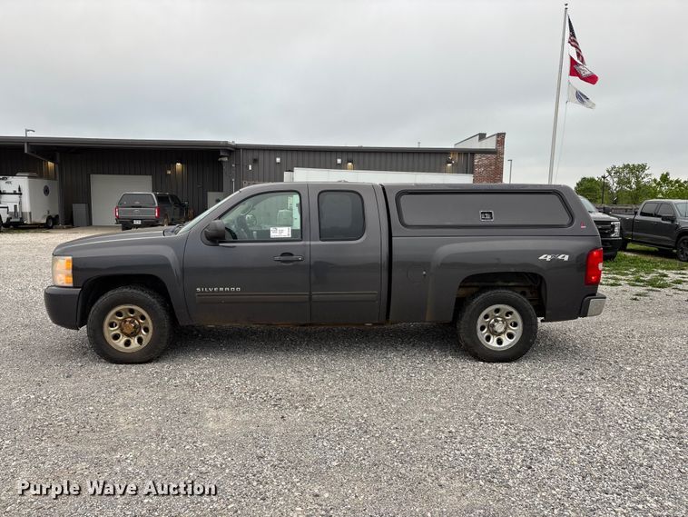 image for item FG0300 2011 Chevrolet Silverado 1500 Ext. Cab pickup truck