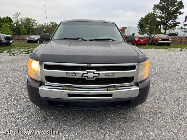 image for item FG0300 2011 Chevrolet Silverado 1500 Ext. Cab pickup truck
