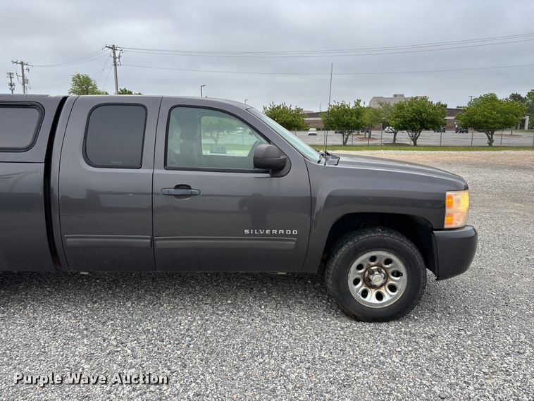 image for item FG0300 2011 Chevrolet Silverado 1500 Ext. Cab pickup truck
