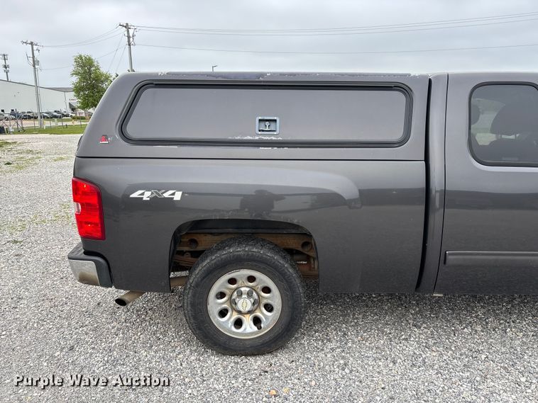 image for item FG0300 2011 Chevrolet Silverado 1500 Ext. Cab pickup truck