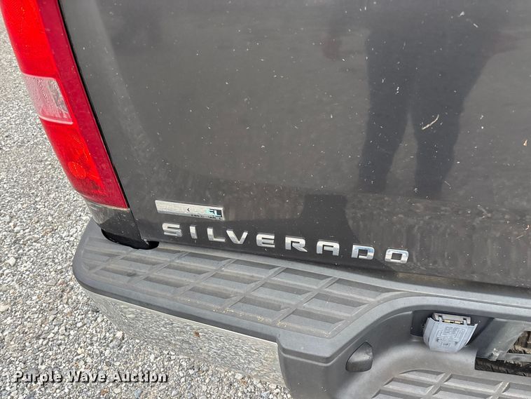 image for item FG0300 2011 Chevrolet Silverado 1500 Ext. Cab pickup truck