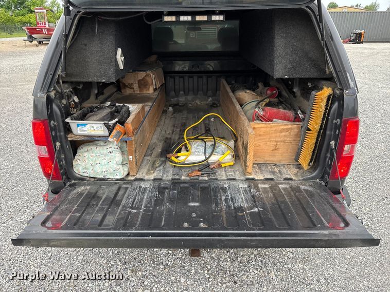 image for item FG0300 2011 Chevrolet Silverado 1500 Ext. Cab pickup truck