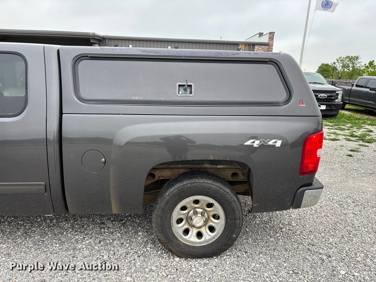 image for item FG0300 2011 Chevrolet Silverado 1500 Ext. Cab pickup truck