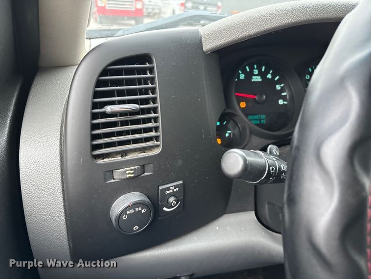 image for item FG0300 2011 Chevrolet Silverado 1500 Ext. Cab pickup truck