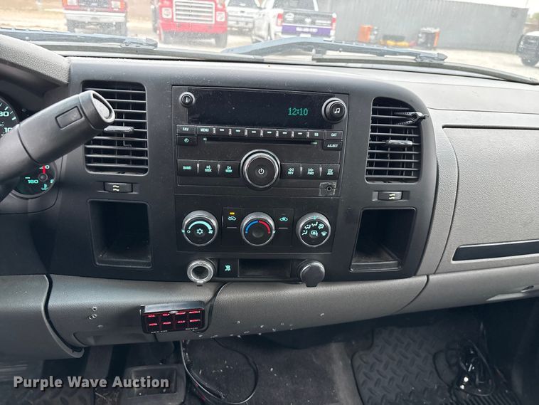 image for item FG0300 2011 Chevrolet Silverado 1500 Ext. Cab pickup truck