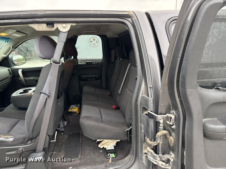 image for item FG0300 2011 Chevrolet Silverado 1500 Ext. Cab pickup truck