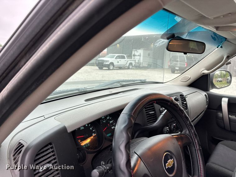 image for item FG0300 2011 Chevrolet Silverado 1500 Ext. Cab pickup truck