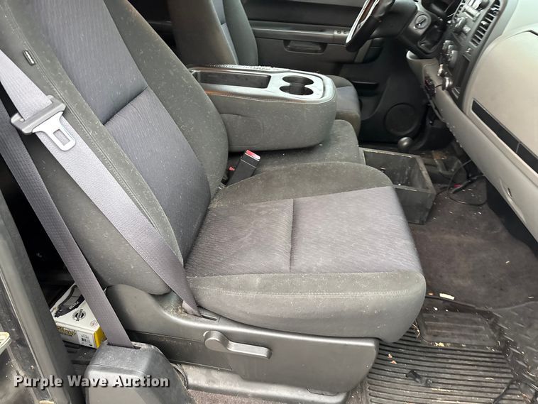 image for item FG0300 2011 Chevrolet Silverado 1500 Ext. Cab pickup truck