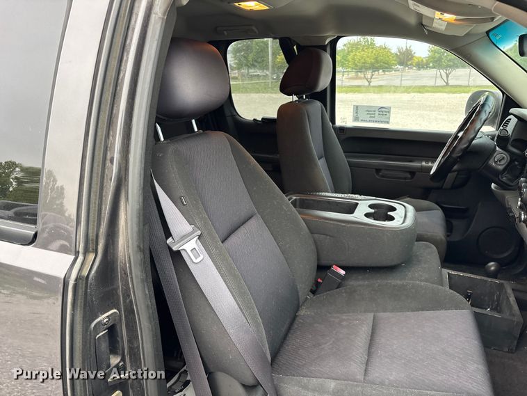image for item FG0300 2011 Chevrolet Silverado 1500 Ext. Cab pickup truck