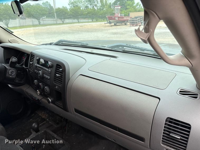 image for item FG0300 2011 Chevrolet Silverado 1500 Ext. Cab pickup truck