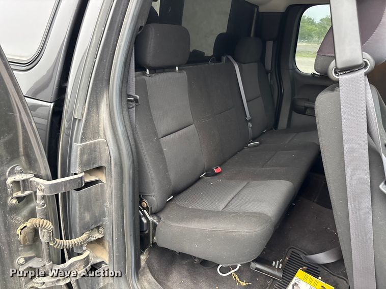image for item FG0300 2011 Chevrolet Silverado 1500 Ext. Cab pickup truck