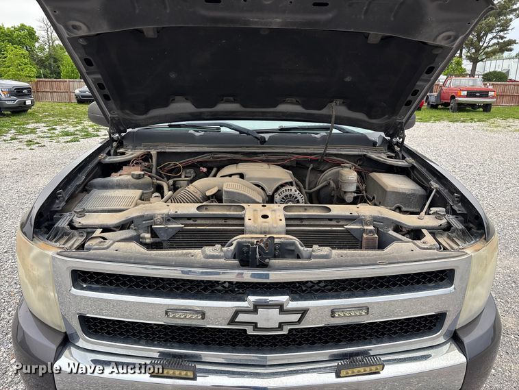 image for item FG0300 2011 Chevrolet Silverado 1500 Ext. Cab pickup truck