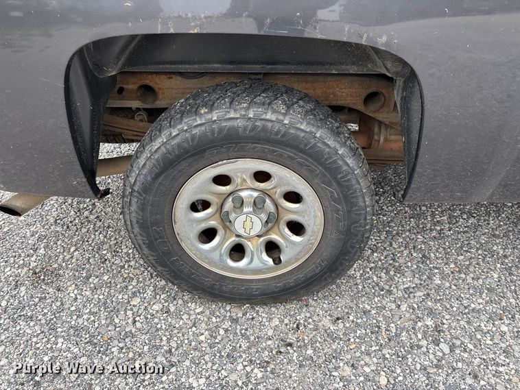 image for item FG0300 2011 Chevrolet Silverado 1500 Ext. Cab pickup truck