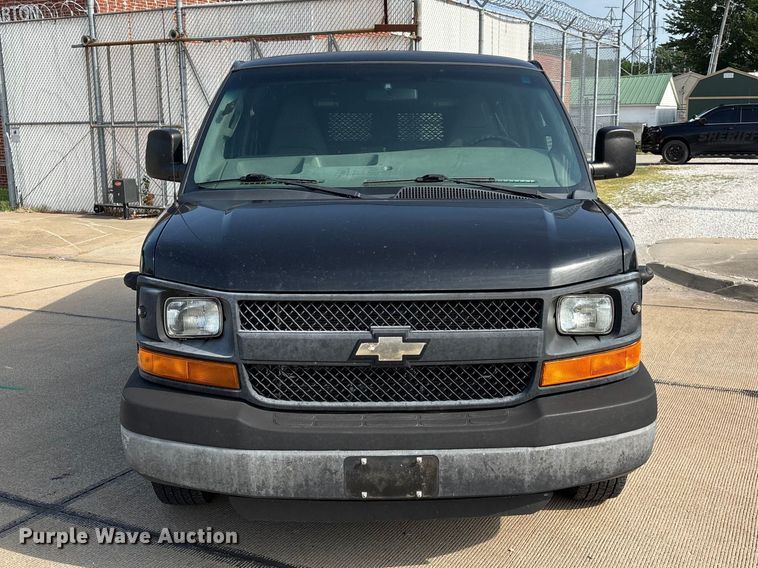 image for item FG0559 2016 Chevrolet Express 3500 prisoner transport van