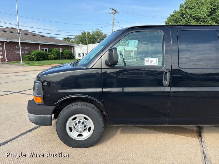 image for item FG0559 2016 Chevrolet Express 3500 prisoner transport van