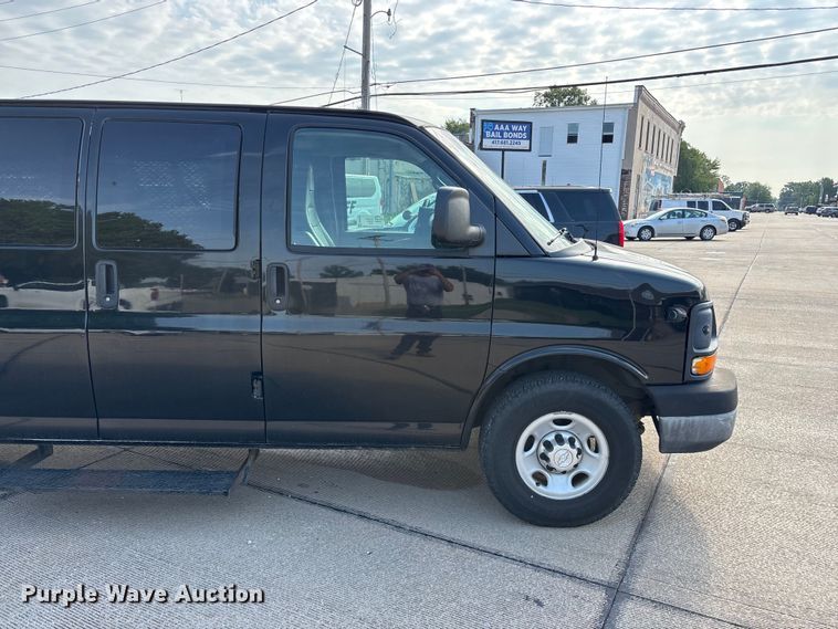 image for item FG0559 2016 Chevrolet Express 3500 prisoner transport van
